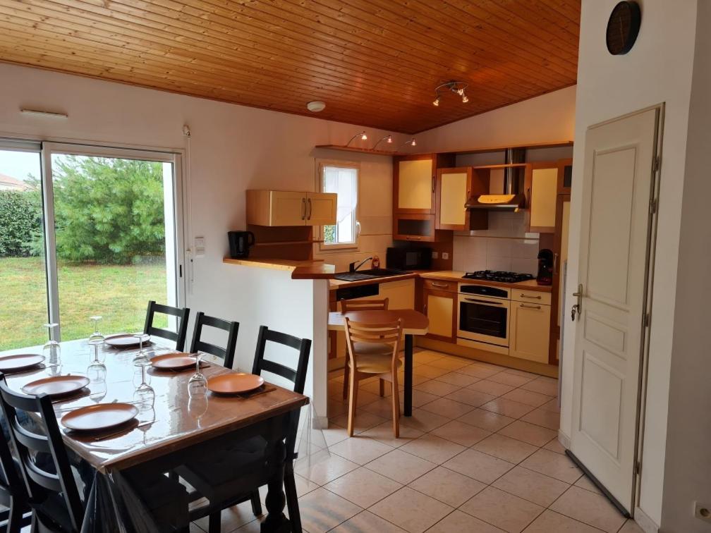 Maison des Trèmières Brem-sur-Mer Extérieur photo